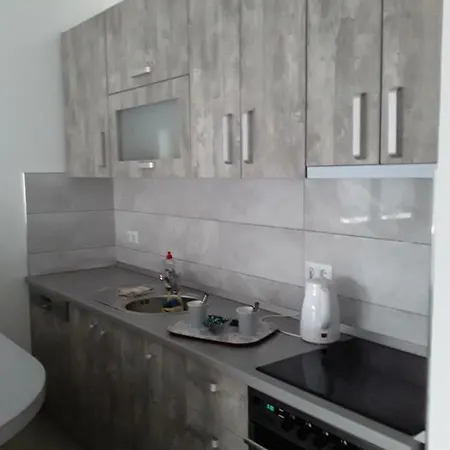 Apartment 25. Novembar Apartman *